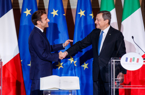 Ο Εμανουέλ Μακρόν και ο Μάριο Ντράγκι