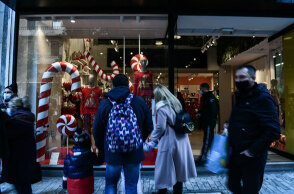 Με νέα μέτρα οι γιορτές φέτος και αλλαγές σε ρεβεγιόν τα Χριστούγεννα και την Πρωτοχρονιά