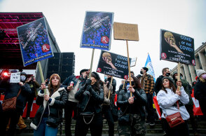 Διαδήλωση για τα κλειστά θέατρα στις Βρυξέλλες λόγω της μετάλλαξης Όμικρον