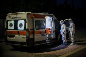 Ασθενοφόρο του ΕΚΑΒ για τη μεταφορά ασθενών με κορωνοϊό