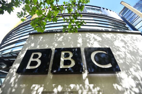 Ρωσία: Δημοσιογράφος του BBC έφυγε από την Ρωσία, επιλέγοντας την εξορία στην Βρετανία, εξαιτίας της «πρωτοφανούς παρακολούθησης» που υφίστατο	