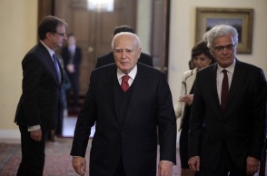 Κάρολος Παπούλιας: Με τιμές αρχηγού κράτους η κηδεία του