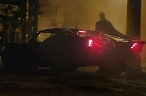 Σκηνή από την ταινία «The Batman» με τον Ρόμπερτ Πάτινσον