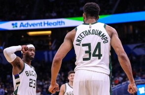 Ο Γιάννης Αντετοκούνμπο στη νίκη επί των Μάτζικ