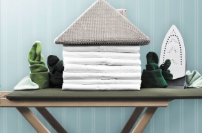 «Στο σπίτι: Μια περιδιάβαση στην Ιστορία από δωμάτιο σε δωμάτιο» (Εκδόσεις Μεταίχμιο)