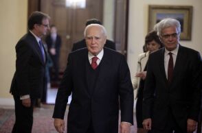 Κάρολος Παπούλιας