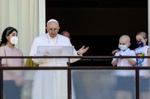 Πάπας Φραγκίσκος: Μήνυμα για τέλος στη βία κατά των γυναικών