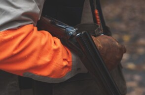 Κυνηγός με καραμπίνα