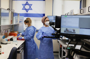 Εγκρίθηκε στο Ισραήλ η τέταρτη δόση εμβολίου στους άνω των 60 ετών