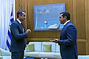 Εικονογράφηση που απεικονίζει τον Κυριάκο Μητσοτάκη να συζητά με τον Αλέξη Τσίπρα