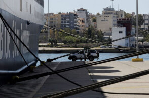 Όχημα του Λιμενικού Σώματος στο λιμάνι του Πειραιά