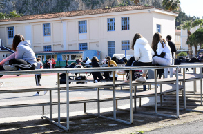 Κορωνοϊός: Διχασμένοι οι ειδικοί για το άνοιγμα των σχολείων