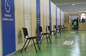 Σέρρες: Απειλεί να χωρίσει τον σύζυγό της επειδή εμβολίασε τον γιο τους