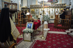 Η εξόδιος ακολουθία του μητροπολίτη Αιτωλίας Κοσμά