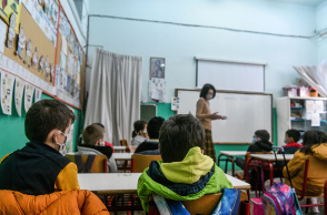 Ανοίγουν τα σχολεία με περισσότερα self test 