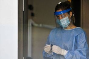 Κωνσταντινόπουλος: Είναι εφικτό δωρεάν PCR και rapid τεστ; 