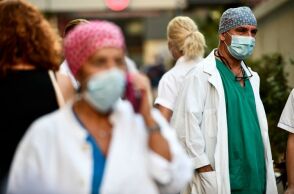 Κορωνοϊός: Ξεκινάει την Τετάρτη 12 Ιανουαρίου η επιστράτευση ιδιωτών γιατρών 