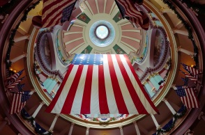 Με τη βαρύτερη ποινή τιμωρήθηκαν τρεις λευκοί Αμερικανοί, οι οποίοι καταδίωξαν και σκότωσαν Αφροαμερικανό που έκανε τζόγκινγκ στη συνοικία τους.