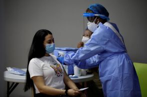 EMA: Αμφιβολίες για την τέταρτη δόση εμβολίου στον γενικό πληθυσμό