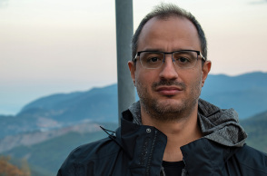 Γιώργος Καργιολάκης, Βιολόγος με μεταπτυχιακό στη Μοριακή Ιατρική και διατριβή στην Ιολογία και στη γρίπη