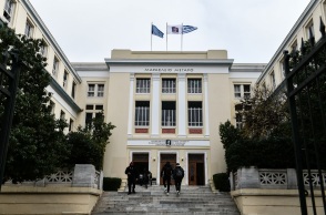 Συγκέντρωση φοιτητών της ΑΣΟΕΕ έξω από την Πρυτανεία