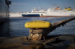 Δεμένα πλοία στα λιμάνια