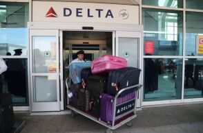 Delta Airlines/ ©EPA/ANDREW GOMBERT  