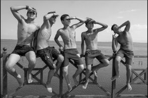 Πολυδεύκης Ασωνίτης: Συνέντευξη με τον φωτογράφο με αφορμή την έκθεση «Άσπρο μαύρο από κάρβουνο κι αλάτι» που παρουσιάστηκε στις αλυκές, στο Μεσολόγγι. 