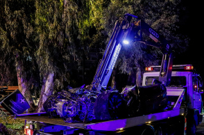 Τροχαίο δυστύχημα με Ferrari στη Βούλα © EUROKINISSI/ΓΙΩΡΓΟΣ ΚΟΝΤΑΡΙΝΗΣ   