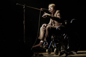 Στιγμιότυπο από τη συναυλία του Blixa Bargeld στην Αθήνα το 2003