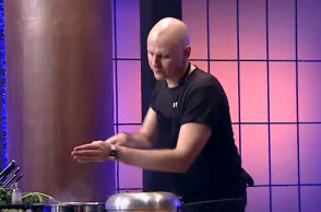 Ο Κωνσταντίνος μαγειρεύει για τους κριτές στο MasterChef 6