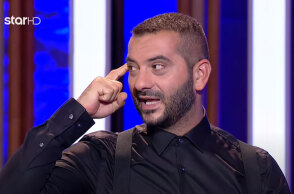 Ο Λεωνίδας Κουτσόπουλος ξέρει ότι μόνο με φιλάκια γίνεται το σωστό αυγολέμονο