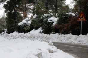 Χιονόπτωση στο δρόμο