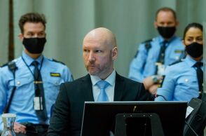 Νορβηγία: Η εισαγγελία ζήτησε να παραμείνει στη φυλακή ο νεοναζί Μπράιβικ	