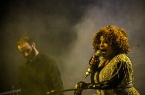 Έφυγε από τη ζωή η θρυλιική τραγουδίστρια της σάμπα, Έλζα Σοάρες