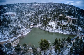 Χιόνια στη λίμνη Μπελέτσι στην Πάρνηθα