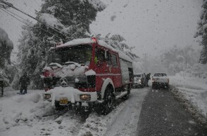 Όχημα της Πυροσβεστικής στα χιόνια