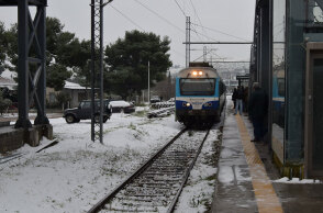 Αμαξοστοιχία της ΤΡΑΙΝΟΣΕ στα χιόνια