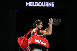 Ο Στέφανος Τσιτσιπάς έχει χάσει από τον Ντανιίλ Μεντβέντεφ στο Australian Open και αποχωρεί