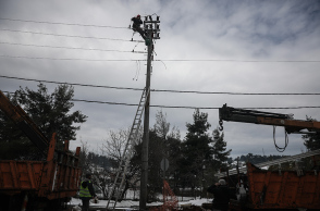 Συνεργεία του ΔΕΔΔΗΕ 