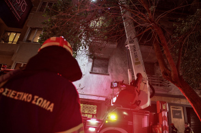 Φωτιά σε διαμέρισμα στο Κολωνάκι