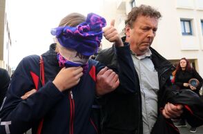 Αθωώθηκε η Βρετανίδα που κατηγορήθηκε ότι επινόησε την καταγγελία για ομαδικό βιασμό στην Κύπρο