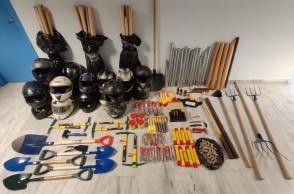 Στυλιάρια, σουγιάδες, ρόπαλα, σφυριά βρέθηκαν στον σύνδεσμο που ανήκε ο δολοφόνος του Άλκη 