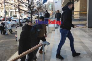 Στο Δικαστικό Μέγαρο Θεσσαλονίκης ο 23χρονος δολοφόνος του Άλκη Καμπάνου