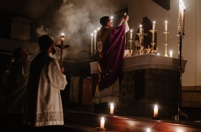 Υπέρ της κατάργησης της υποχρέωσης αγαμίας των κληρικών τάσσεται ο Επίσκοπος Μονάχου