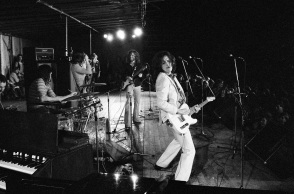 Στιγμιότυπο από συναυλία του συγκροτήματος The Kinks το 1972