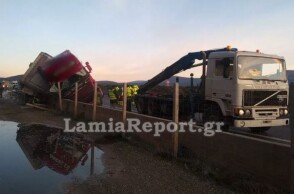 Εκτροπή νταλίκας στην Εθνική Αθηνών-Λαμίας