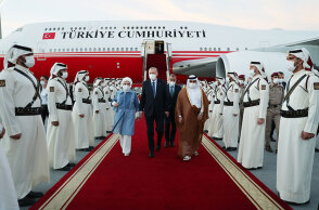 Ο Ρετζέπ Ταγίπ Ερντογάν και η σύζυγός του, Εμινέ, σε επίσημη επίσκεψη στο Κατάρ