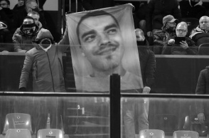 Πανό με τη φωτογραφία του 19χρονου Άλκη Καμπανού που δολοφονήθηκε στη Θεσσαλονίκη - Σύσκεψη στο Μαξίμου