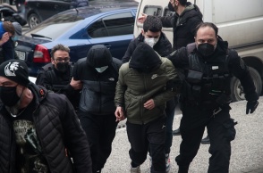 Δολοφονία Άλκη Καμπανού: Οι 8 συλληφθέντες οδηγήθηκαν στην ανακρίτρια 